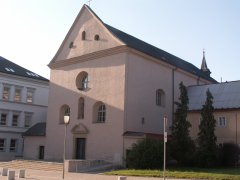 pohled zepředu zprava