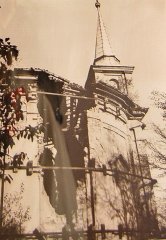 kostel zdevastovaný těžbou