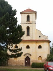 průčelí kostela
