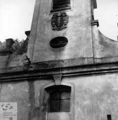 průčelí kostela