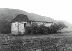 starší foto kostela - pohled zezadu zleva