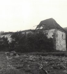 starší foto kostela - pohled zezadu zprava