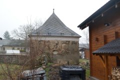 pohled zprava