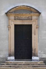 vstupní portál kostela