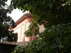 pohled zezadu zleva