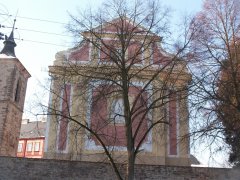 průčelí kostela