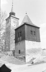 starší foto kostela a zvonice