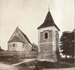 historické foto kostela se zvonicí