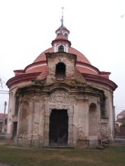 průčelí kostela