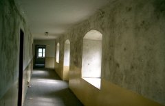 klášterní chodba poté, co se vystěhovali vojáci
