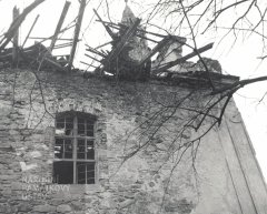 starší foto kostela - propadlé krovy