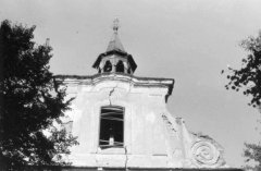 detail horní části průčelí kostela