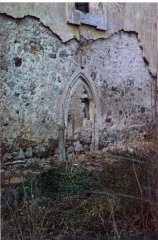 detail poškozené zdi