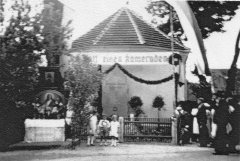 starší foto kaple (svěcení památku padlých v 1. světové válce)