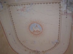 pohled do interiéru - výzdoba stropu presbytáře