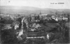 dobová pohlednice vsi s kostelem