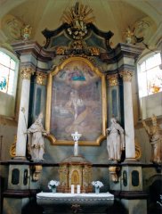 pohled do interiéru - hlavní oltář