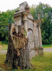 kaplička před opravou