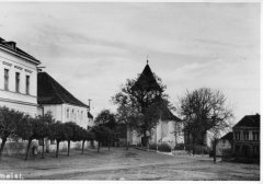 dobová pohlednice městyse s kostelem