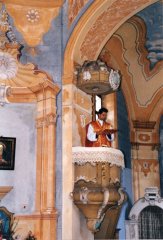 pohled do interiéru - kazatelna