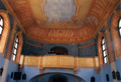 pohled do interiéru - strop nad lodí