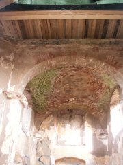pohled do interiéru - klenba presbytáře