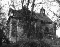 chátrající kaple