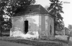 zchátralá kaple