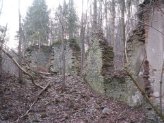 pohled do interiéru - přední část levé stěny