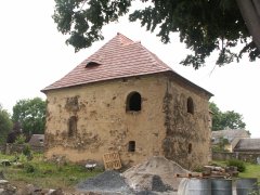 pohled zezadu zleva