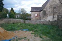 ohradní zeď kolem kostela