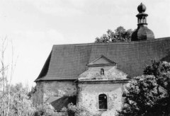 severní strana kostela