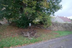 ohradní zeď kolem kostela