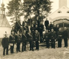 hasiči u zbrojnice a kaple
