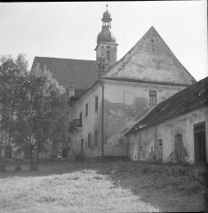 starší foto kostela (v pozadí)
