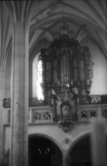 starší foto interiéru kostela - kruchta