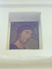 obrázek světce ve výklenku kaplice