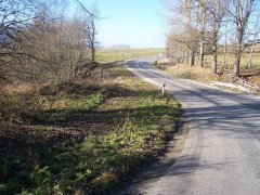 silnice v okolí kaple po autohavárii