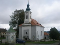 kaple před opravou (vlevo)