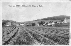 dobová pohlednice vsi s kostelem