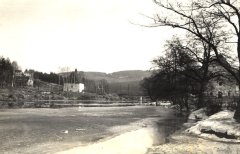 starší foto kaple (vlevo)