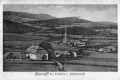 dobová pohlednice vsi s kostelem