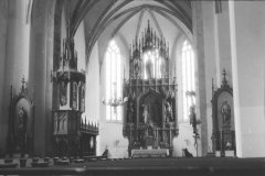 starší foto interiéru kostela - zadní část