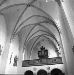 starší foto interiéru kostela