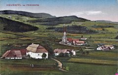 dobová pohlednice vsi s kostelem