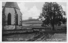 dobová pohlednice s částí kostela