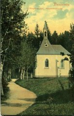 dobová pohlednice s motivem kaple