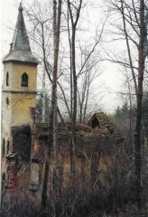 chátrající kaple