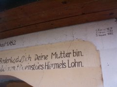 zápis o renovacích na stěně kaple