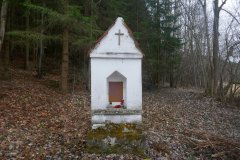 pohled zepředu - zastavení křížové cesty